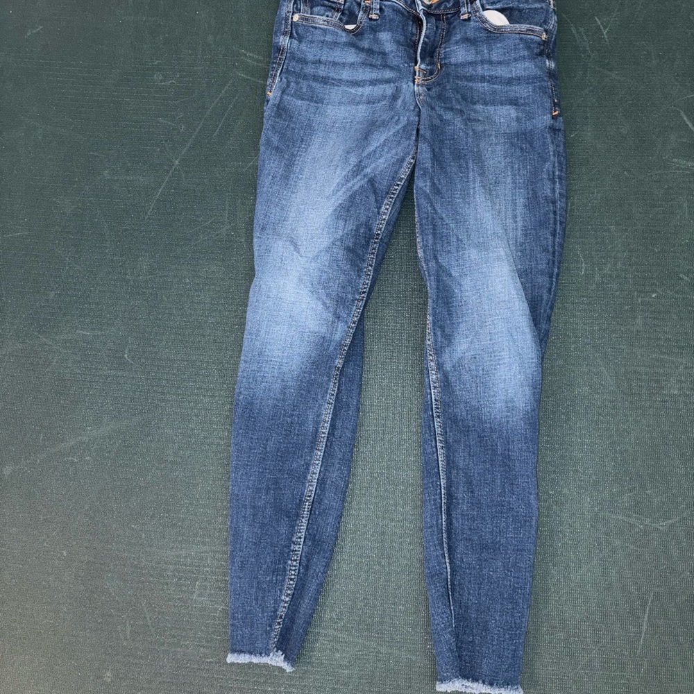 Old Navy Blue Skinny Jeans with Stretch and Faded Design
